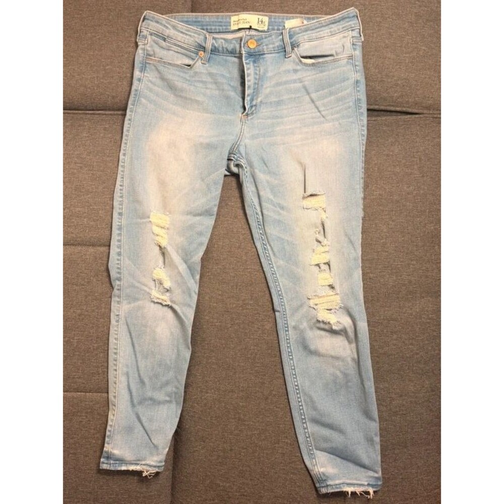 Abercrombie & Fitch Ankle Jeans Light Wash Distressed Size 14R